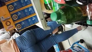 PAWG in Jeans has a Onion Booty