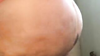 Vicky shaking her ass