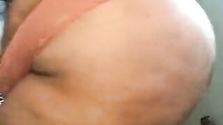 Vicky shaking her ass