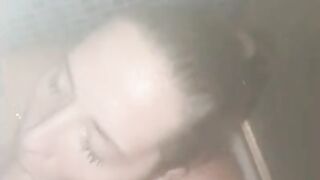 Sara Besucht Sein Ehemann Beim Duschen
