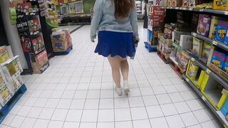 Teen Babe Flashes in Public Mall