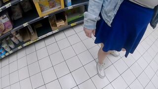 Teen Babe Flashes in Public Mall
