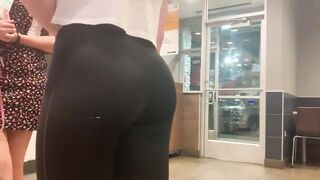 Candid Teen Ass in Nike Leggins