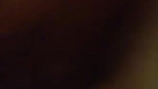 【国产】女朋友坐在沙发上露出黑木耳让我抠，迫不及待的想操她