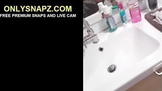 SNAPCHAT HOT TEEN - STEPMOM FUCKED IN BATHROOM