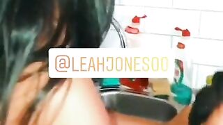 Woman tiktok boobs