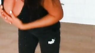 Woman tiktok boobs