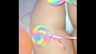 culo hermoso de 18 años recibe una lección de nalgadas. POV-AMATEUR.