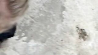 Biondina napoletana scopata sotto il ponte