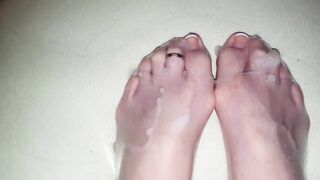Condom feet cum