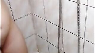 Ukrainian chubby beauty washes her pussy in the bathroom.