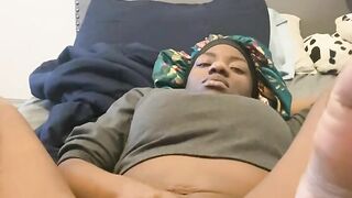 Ebony cums after rubbing  clit