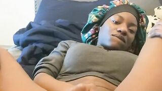 Ebony cums after rubbing  clit