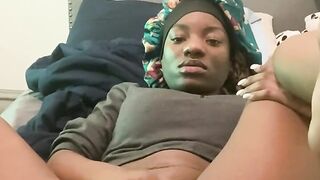 Ebony cums after rubbing  clit