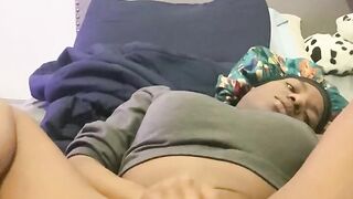 Ebony cums after rubbing  clit