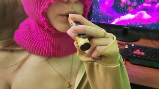 BEAUTIFUL GIRL SEXY SMOKE VAPE TO MUSIC!