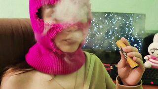 BEAUTIFUL GIRL SEXY SMOKE VAPE TO MUSIC!
