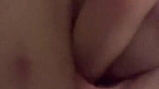 18 year old slut makes her pussy cum