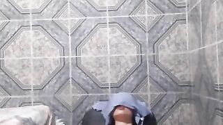 Hermosa Joven se masturba por primera vez en un SILLON TANTRICO