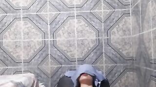 Hermosa Joven se masturba por primera vez en un SILLON TANTRICO