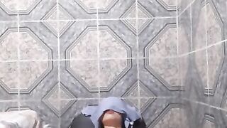 Hermosa Joven se masturba por primera vez en un SILLON TANTRICO