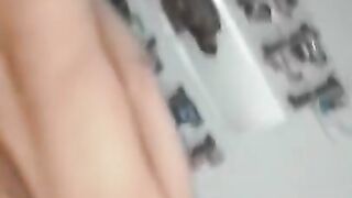 Culona Cabalgando Tanga de lado