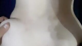 Novinha casada não aguentou e gozou 3 vezes
