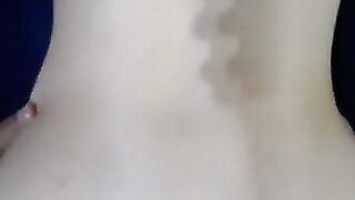 Novinha casada não aguentou e gozou 3 vezes