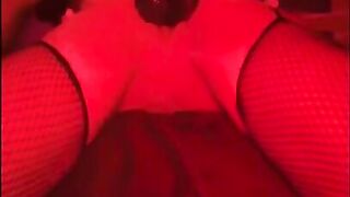 My boyfriend fists my pussy and make me squirt
