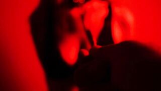 Une séance d'impact pour cette petite soumise