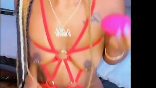 Sweeet Te Popping Toys out My Pussy Squirt Queen