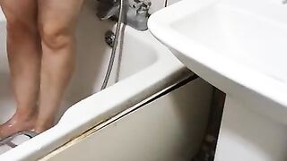 Spying on step mom in the bathroom and fucking her without condom