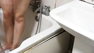 Spying on step mom in the bathroom and fucking her without condom