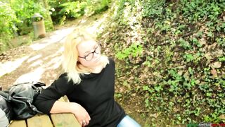 Teen Italiana Seduce Professore e si Fa Annusare i Piedi Outdoors Femdom Foot Domination