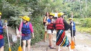 Pussy Flashing at RAFTING Spot among Chinese tourists # Public NO PANTIES