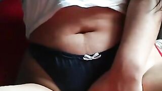 Mama caliente se moja sus jugosos labios cremosos