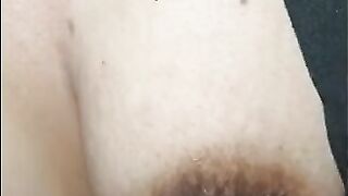 Pinay na nilaro ang nipples gamit ang titi