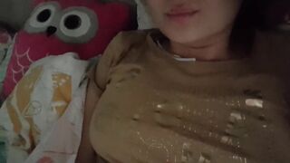 Risky to masturbate pussy in the room while my neighbor does not see
