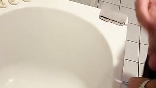 Il a giclé sur ma brosse à dent