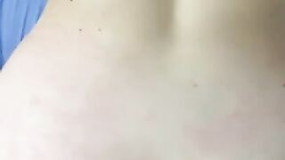 Siktikçe Dalgalanan Kalçalarının Üstüne Boşaldım