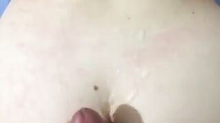 Siktikçe Dalgalanan Kalçalarının Üstüne Boşaldım