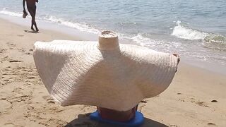 Big hat Public Beach flashing