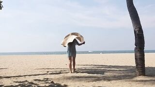Big hat Public Beach flashing