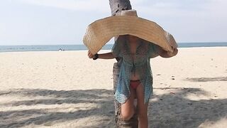 Big hat Public Beach flashing