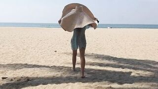 Big hat Public Beach flashing