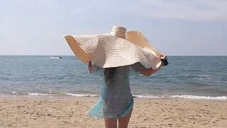 Big hat Public Beach flashing