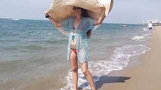 Big hat Public Beach flashing