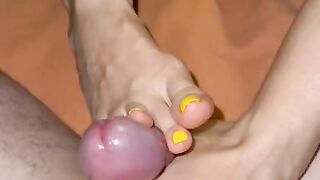 Playing till he’s ???????? on my feet!! ????????????