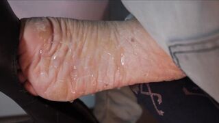 Tiffs soles cummed after high heel dangling
