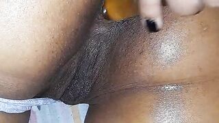 me meto mi dildo en mi culito rico me falta tu polla